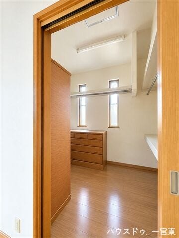≪2階西側≫
※居住中につき室内を CG にて物消しをしたものです。
収納力が高く、生活感が出やすいものを隠せるため、お部屋の見た目がスッキリしやすいです。