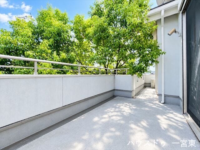※居住中につき室内を CG にて物消しをしたものです。
2面を繋ぐバルコニーはゆったりと、洗濯物も気持ちよく干せそうですね。