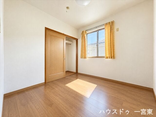 ≪2階北東側≫
※居住中につき室内を CG にて物消しをしたものです。
シンプルだからこそ使いやすい。家具やインテリアも合わせやすい洋室です。
