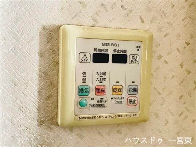 ≪浴室暖房乾燥機≫
寒い季節には浴室暖房が大活躍。浴室乾燥もついているので雨の日でも洗濯物が乾きます。
