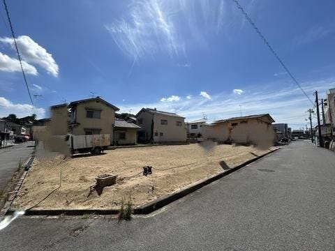 前面道路も広く車の出入りも便利です。
