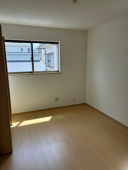 2階6帖西側の洋室です、子ども部屋からテレワーク部屋まで、ライフスタイルの変化に対応しやすいお部屋です