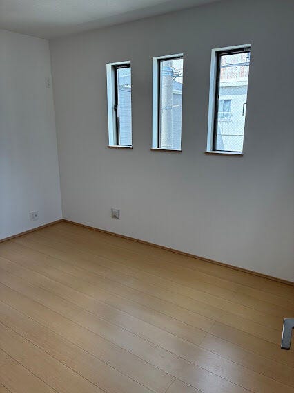 2階6帖北側の洋室です、趣味の部屋、テレワークスペース、来客用の寝室など柔軟に活躍します