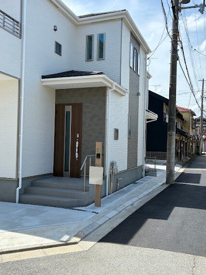 前面道路です