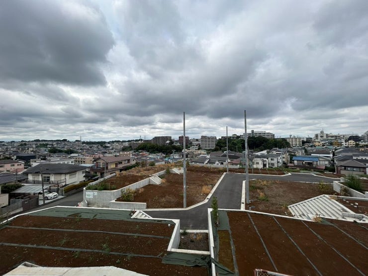 約4.5帖の洋室より