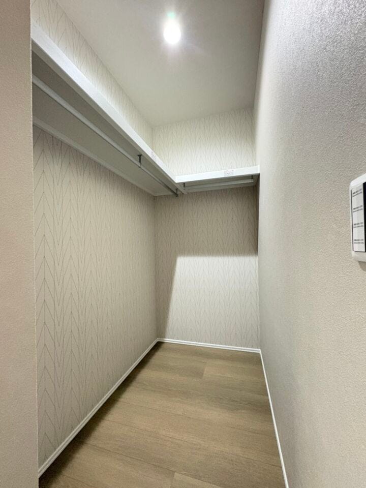 ☆洋室①のウォークインクローゼット☆