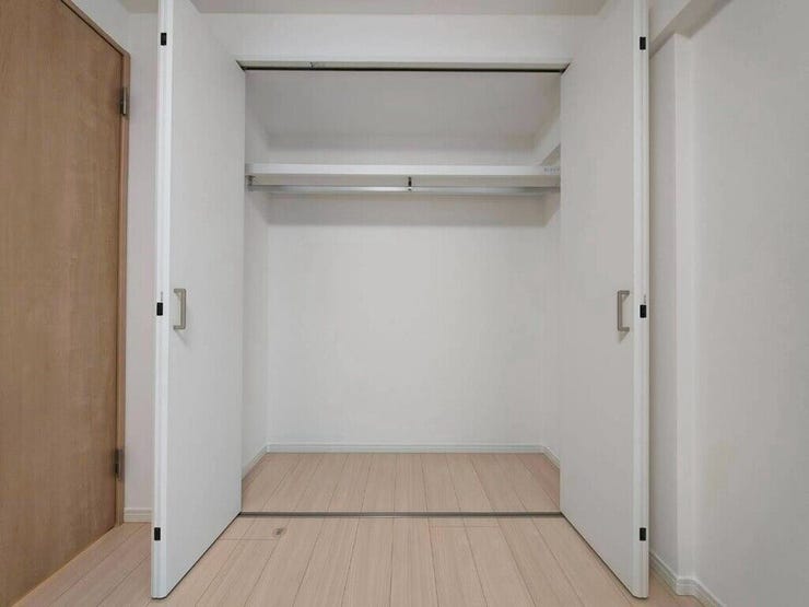 【Bedroom】クローゼット完備で収納力◎。家具の配置もしやすい機能的な洋室です。