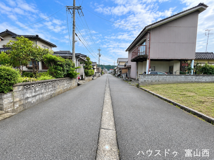 東側前面道路:南向き写真