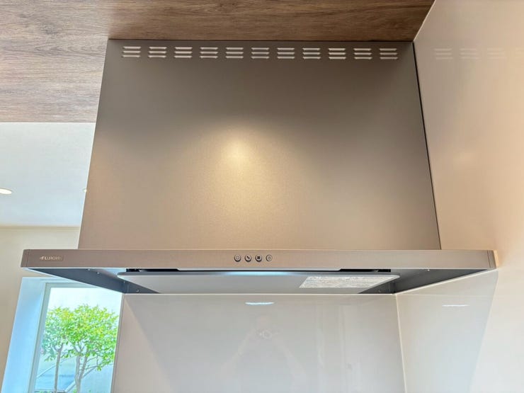 スタイリッシュな薄型フラットレンジフード
