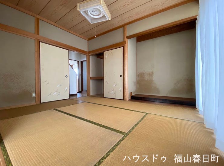 1Fに約6帖の和室あり。
お部屋として利用、フローリングに変えて広大なリビングにするも良し。貴重な空間です。