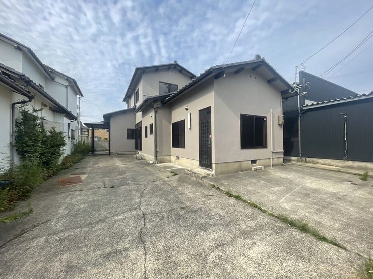 【外観】
住居外観
