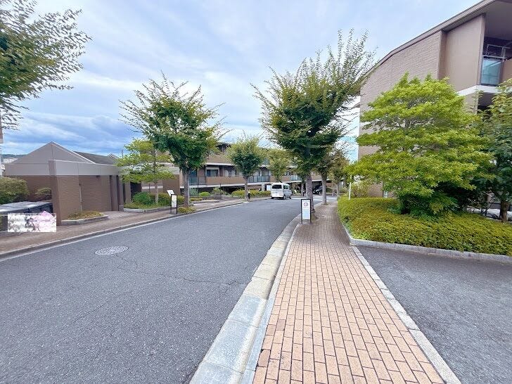 静かで落ち着いた閑静な住宅地です。
子育て世代の生活環境としても最適です◎