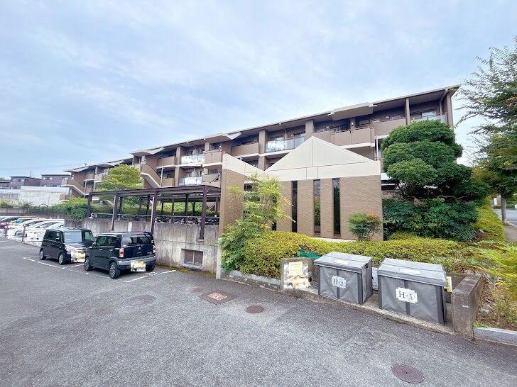 住宅地のため周辺は車の通行量も少なく、通勤・登園・通学・ショッピングなど日々の往来も快適です。