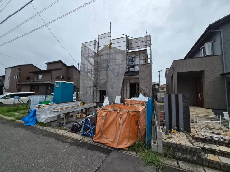 2026年11月完成予定です♪
同施工会社の物件も内覧可能!
実際の建物を見て、間取りや設備、仕様を確認してからご検討いただけます♪気になる方はお気軽にお問い合わせください!