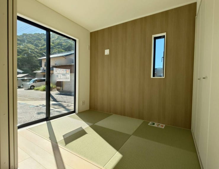 1階3.7帖和室です。