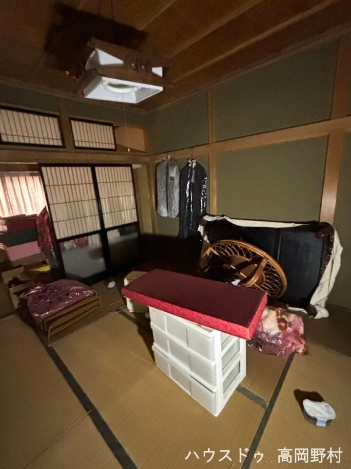 *2階和室*
続き間としても使いやすい2階和室。ゆとりある居住スペースが確保されています。