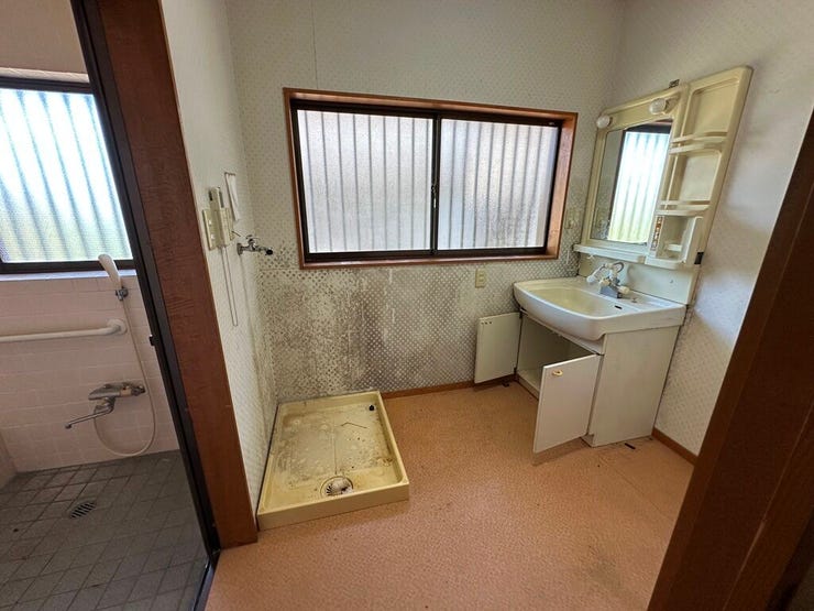 1階洗面所
洗面所はゆとりのある広さ