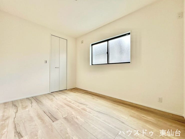 白×木目の組み合わせで、飽きのこないデザイン。