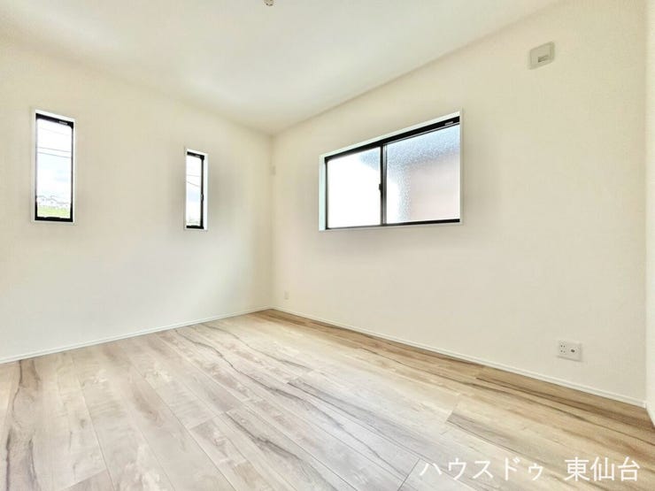 シンプルな内装なので、好みのテイストにアレンジしやすい洋室です。