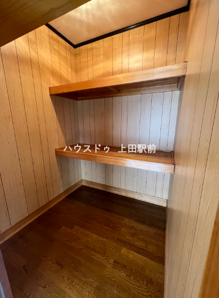 離れ