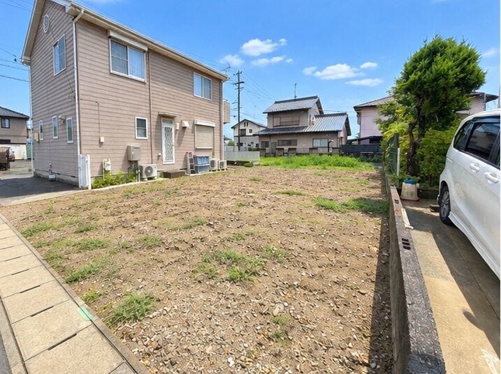 【北向きの土地】
北向きの土地は直射日光を受けにくいです!
そのため室内や駐車中の車が高温になりにくく、夏場でも比較的涼しく過ごすことができ、エアコンの効率も向上するため省エネ効果が期待できます♪