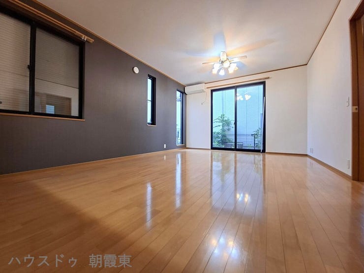 窓も大きくて室内が明るくなります★