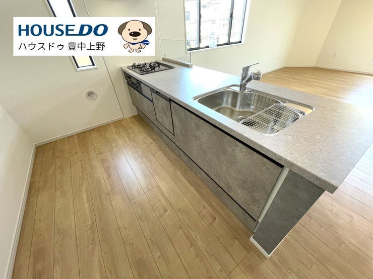 食洗機付のワイドキッチン。リビングの様子を感じながら家事がはかどります。家事動線も考えられた設計も魅力です。