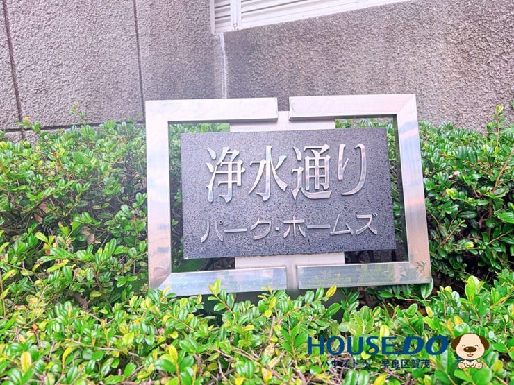 高級感あるエンブレムで
外観もランクアップしています