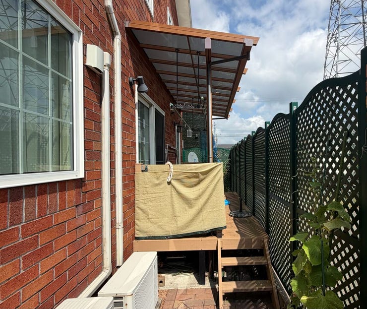 広々バルコニーは洗濯だけでなく、屋外時間も楽しめるゆとりの空間です。