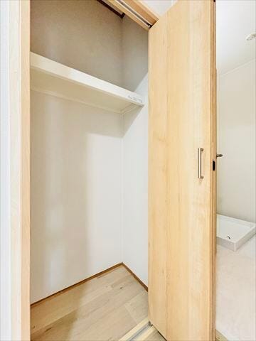 ≪廊下≫廊下収納があることで、生活用品をまとめて収納可能。必要なものをすぐ取り出せる便利なスペースです。