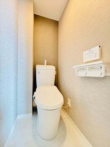 落ち着いた雰囲気のトイレは、お手入れもしやすく、清潔な空間を保ちやすい設計となっています。