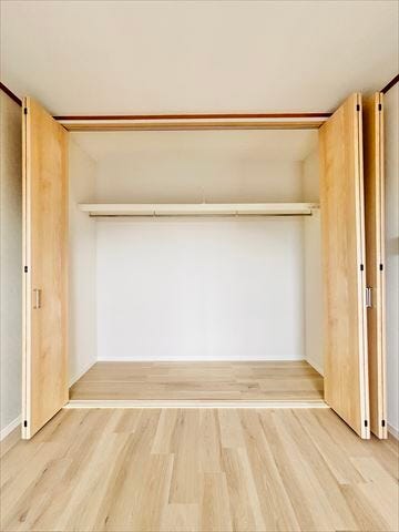 ≪6帖南側洋室≫収納力に優れたクローゼットは、衣類やバッグなども整理しやすく、すっきりとした空間を保てます。