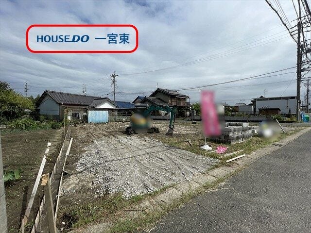 【外観】
4LDK 駐車2台、
JR東海道本線 「尾張一宮」 駅までバス乗車25分、
「河田黒岩」 停まで徒歩3分、
学区:浅井北小学校 徒歩8分、浅井中学校 徒歩20分
