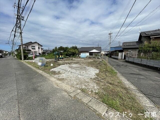 まだ更地の状態ですが、これから建築が始まっていきます。間取り図を見ながら、どんな外観や内装になるのか想像するのも楽しいですね。