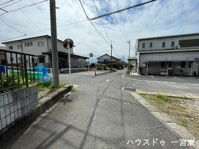 ≪東側南向き 幅約3.6m≫
角地に接する道路です。