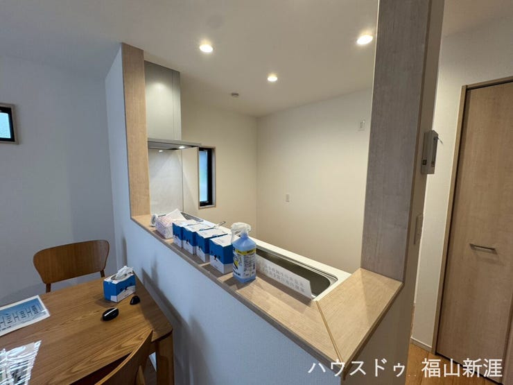 ダイニング・リビングとの一体感を感じられる対面キッチン。配膳や片付けもしやすく、毎日の家事をスムーズにしてくれます。