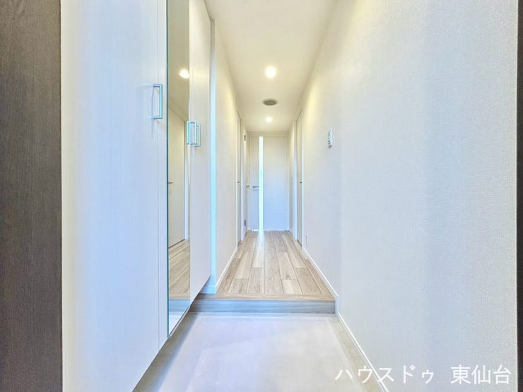 靴を脱ぐ瞬間から、ほっとする。そんな暮らしの入り口です。