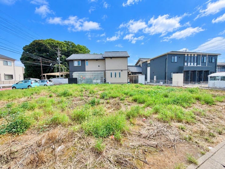 【北向きの土地】
北向きの土地は直射日光を受けにくいです!
そのため室内や駐車中の車が高温になりにくく、夏場でも比較的涼しく過ごすことができ、エアコンの効率も向上するため省エネ効果が期待できます♪