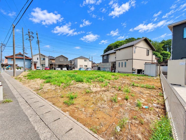 【建築条件なし】
建築条件なしのため、理想の住まいを一から自由にプランニングできます♪
さらに解体費用が不要のため初期費用を抑えられ、家族の夢を形にするマイホーム計画が立てやすいです!