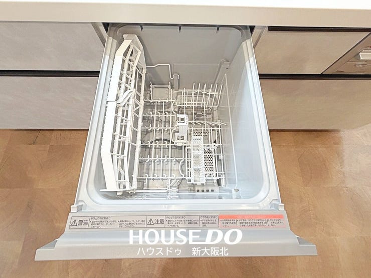 ■スライド式で食器の出し入れがしやすい食器洗浄乾燥機付き!
■高温洗浄で水では落ちにくい頑固な油汚れもスッキリ!
■食器も清潔に保てます!手荒れの心配もなく家事もはかどりますね!