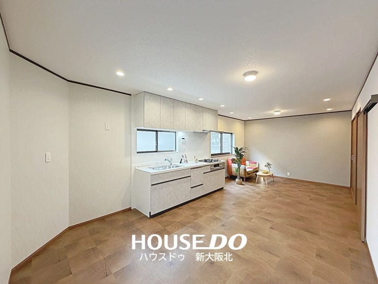 ■白を基調とした明るく開放的なリビング!ご家族との会話も弾みそうですね!
■白はどのような色とも相性がいいので、お客さま好みのコーディネートをお楽しみいただけます!