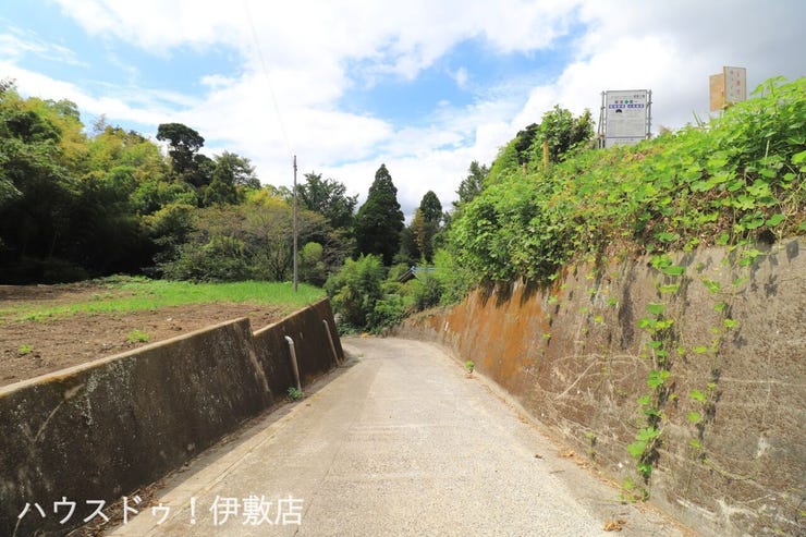 下田町 売土地 【前面道路】
北側前面道路、西方面
交通量少なめです