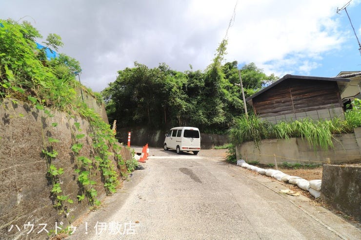下田町 売土地 【前面道路】
北側前面道路、東方面
交通量少なめです