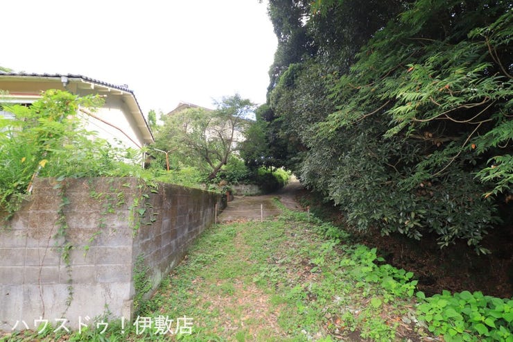 下田町 売土地 【外観写真】
北側だけでなく、南東側からも車の出入りが可能です