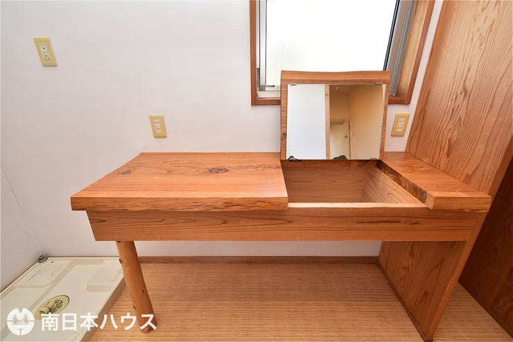 【作業台】収納できる鏡付きの作業台です!