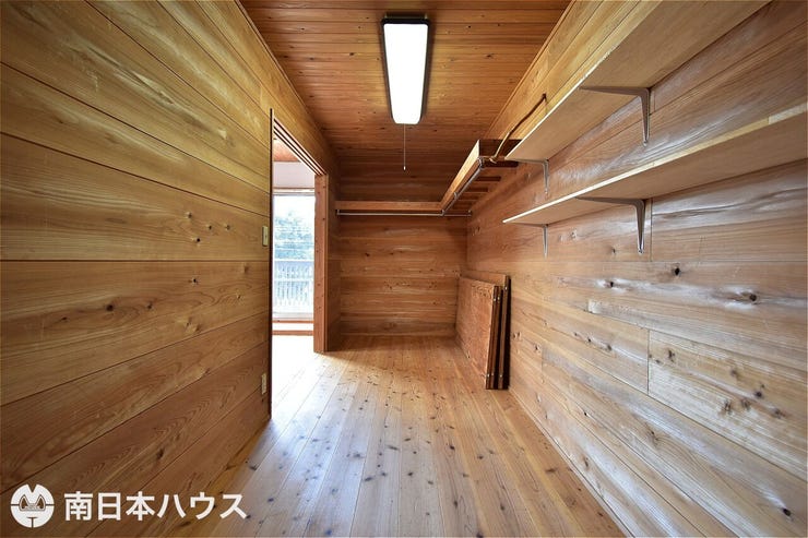 【ウォークスルークローゼット】2階の廊下からと洋室から出入り可能な広々クローゼット!