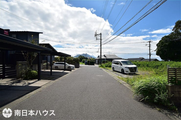 【前面道路】南西向きの前面道路幅は約6mです!分譲地内の一画にあります♪