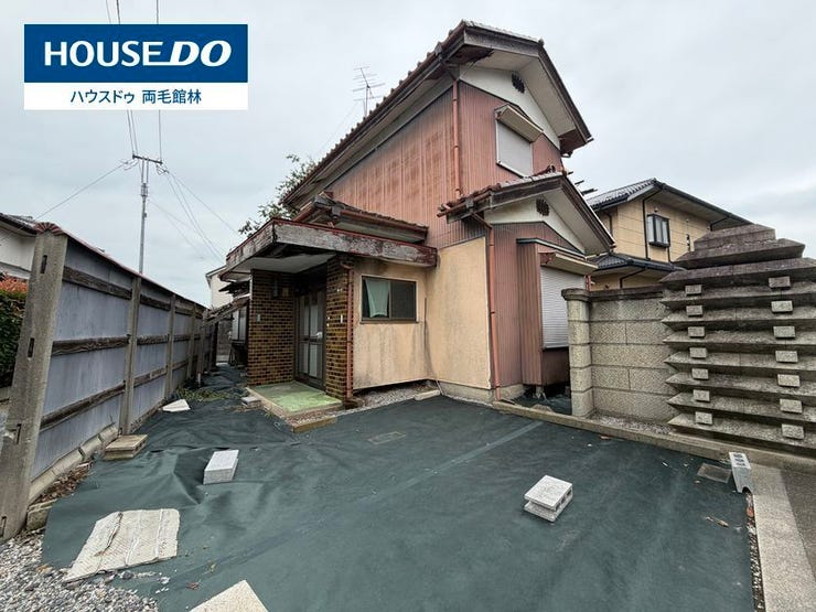 【外観】
館林市尾曳町に所在する、面積156.33㎡の売土地です。現況は古屋付となっております。