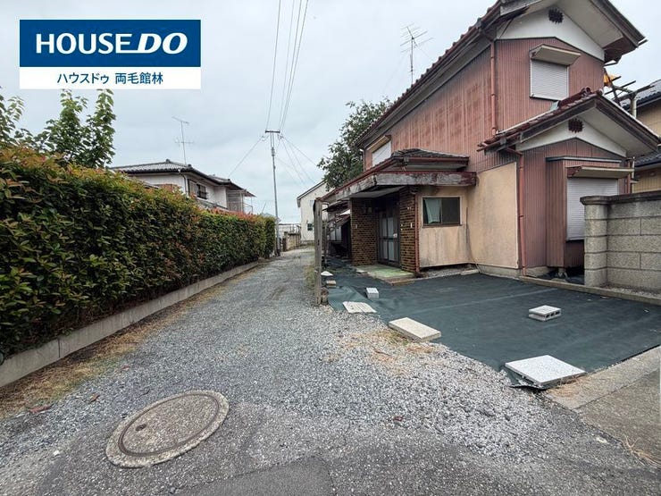 小学校まで徒歩7分の距離です。