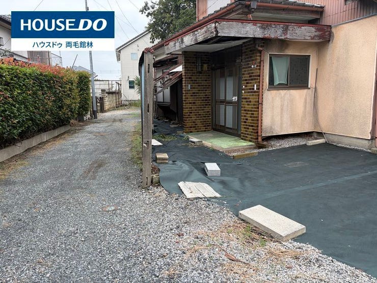 すっきりと整えられたエントランスアプローチです。